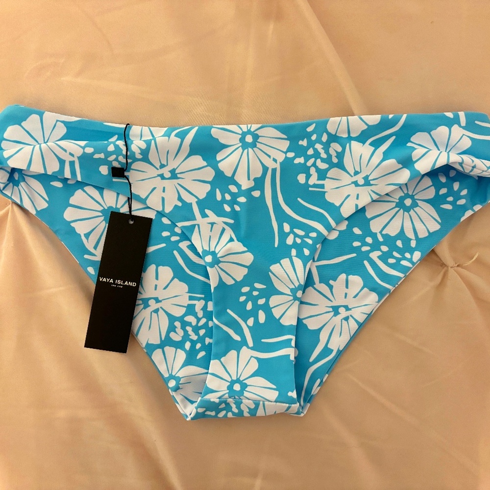Vaya Island Bikini Bottom